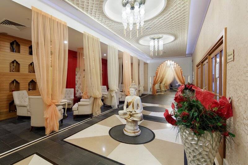 CRYSTAL PALACE LUXURY RESORT & SPA