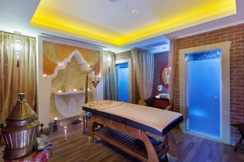 CRYSTAL PALACE LUXURY RESORT & SPA