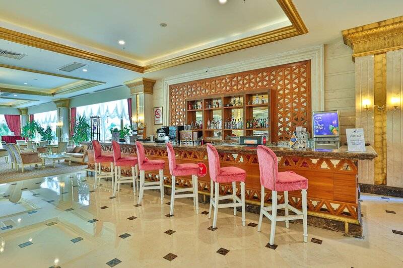 CRYSTAL PALACE LUXURY RESORT & SPA