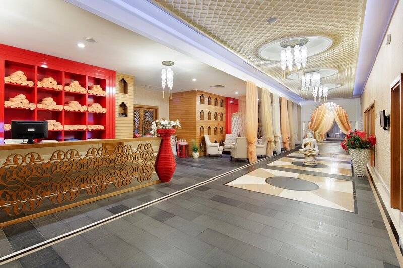 CRYSTAL PALACE LUXURY RESORT & SPA