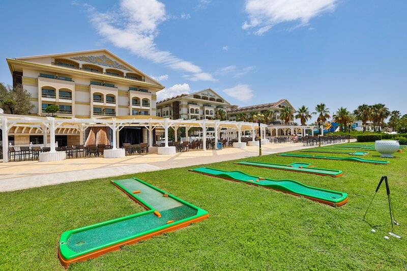 CRYSTAL PALACE LUXURY RESORT & SPA