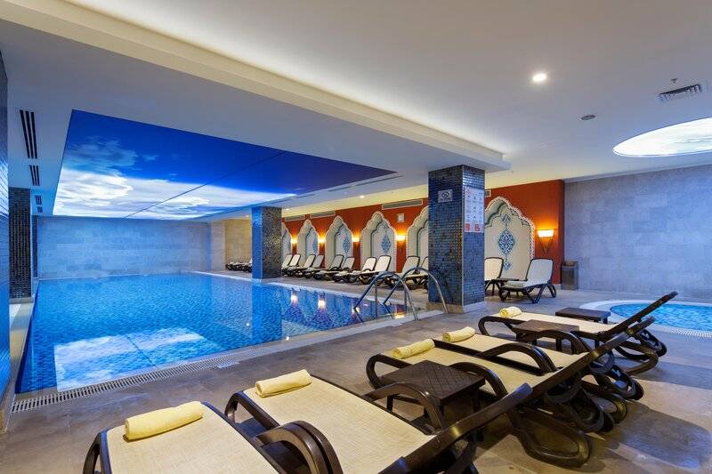 CRYSTAL PALACE LUXURY RESORT & SPA