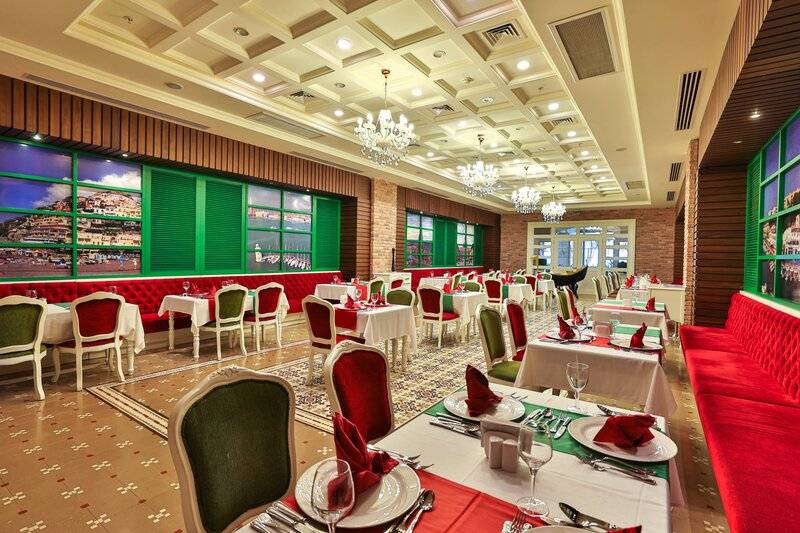 CRYSTAL PALACE LUXURY RESORT & SPA