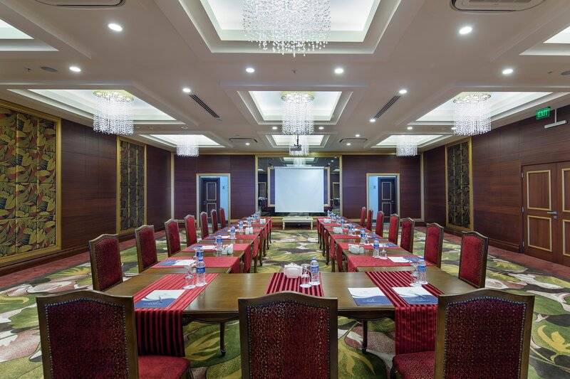 CRYSTAL PALACE LUXURY RESORT & SPA