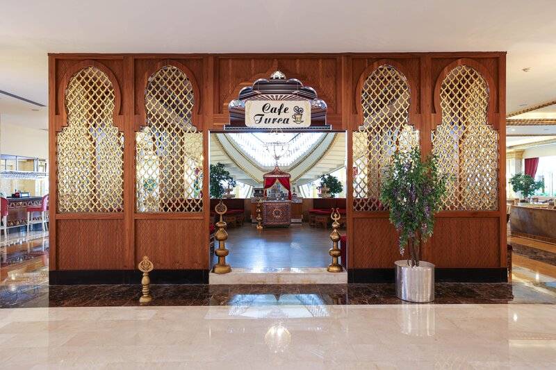 CRYSTAL PALACE LUXURY RESORT & SPA