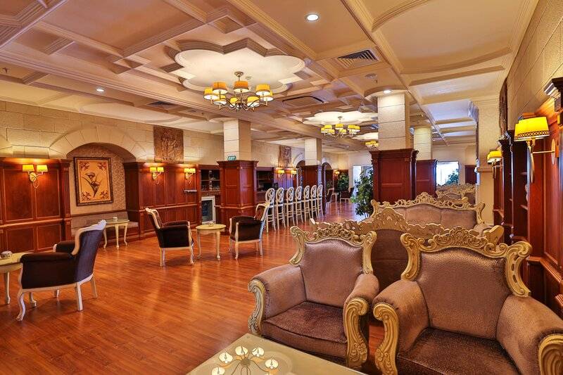 CRYSTAL PALACE LUXURY RESORT & SPA