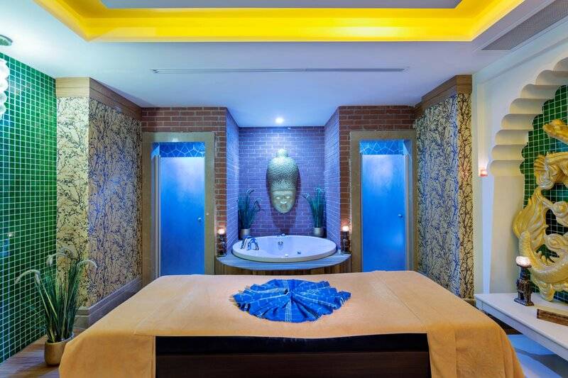 CRYSTAL PALACE LUXURY RESORT & SPA