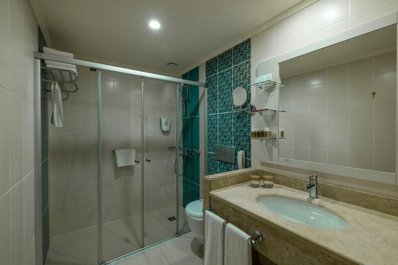 CRYSTAL PALACE LUXURY RESORT & SPA