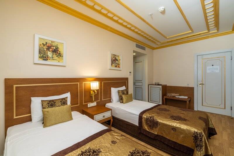 CRYSTAL PALACE LUXURY RESORT & SPA
