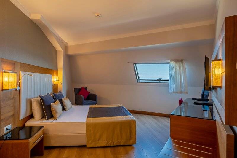 SUNLAND RESORT HOTEL