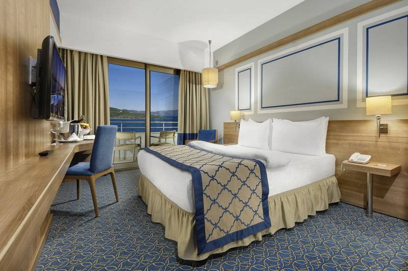 LA BLANCHE ISLAND HOTEL