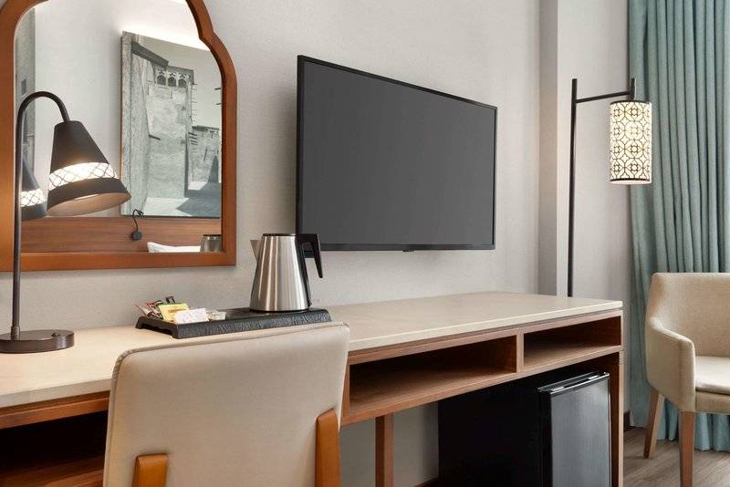 Super 8 By Wyndham Dubai Deira