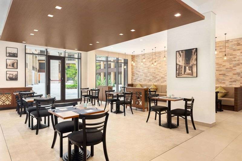 Super 8 By Wyndham Dubai Deira