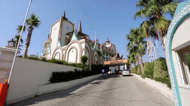 SIDE CROWN PALACE